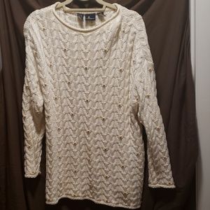 Sweater with wooden beads woven in